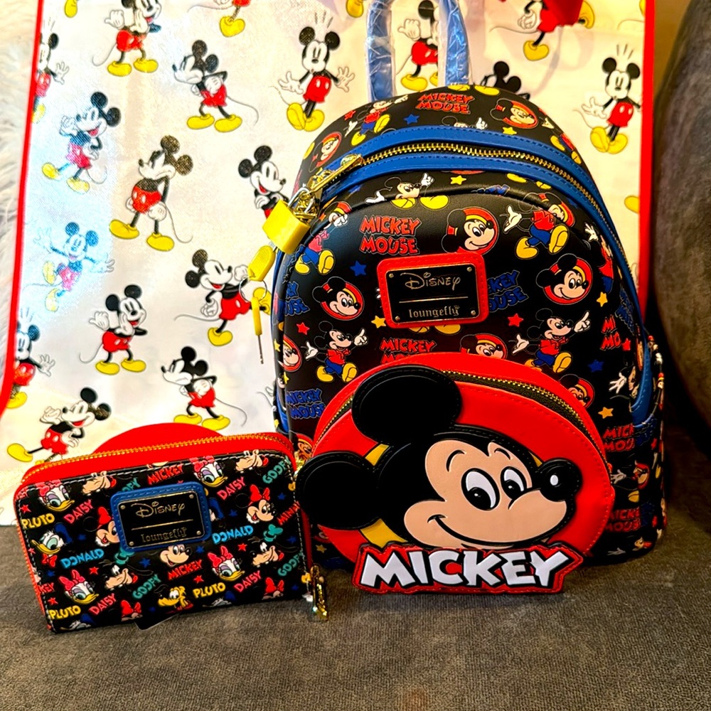 Loungefly Disney Mickey Mouse.All-Over Print Mini Backpack & Wallet